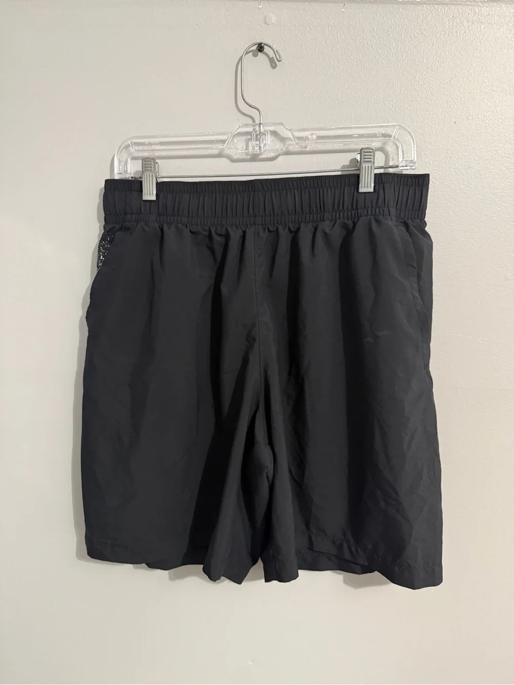 Under Armour Shorts Mens Large Loose Fit Pull On 8 Inch Inseam Sports Workout
